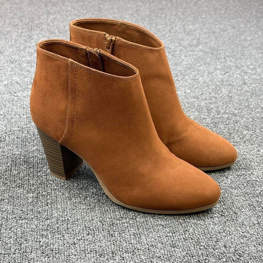 Women's Old Navy Brown Suede‎ Heel Pull On Side Zip Booties Boots Size 7